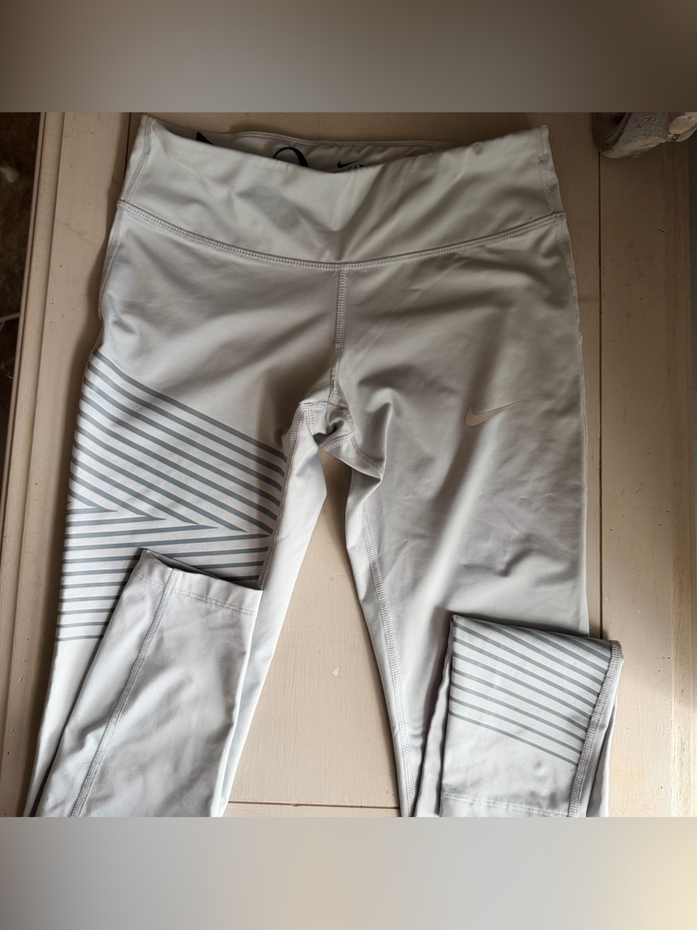 SM Nike  Athletic Leggings with Reflective Stripe Detail